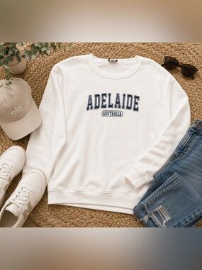 Adelaide Australia Collegiate Graphic Crewneck Sweatshirt XL White Navy Travel